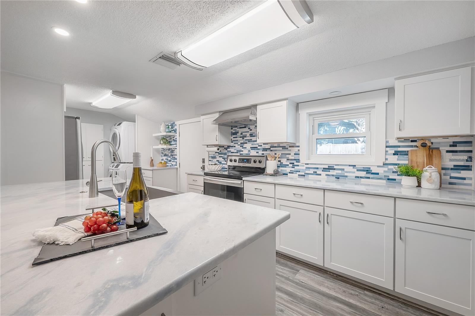 1404 E CAYUGA ST — photo 22