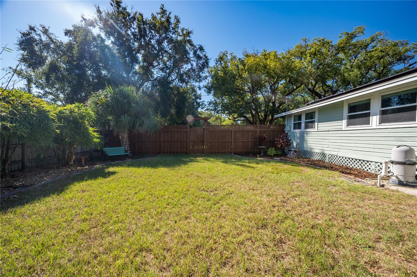 1404 E CAYUGA ST — photo 42