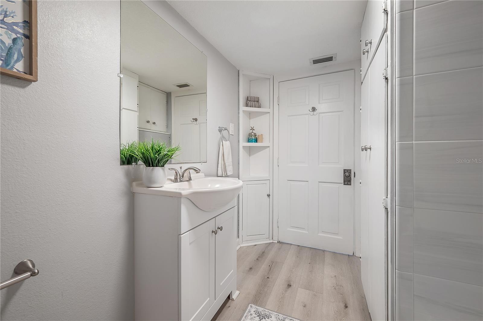 1404 E CAYUGA ST — photo 30