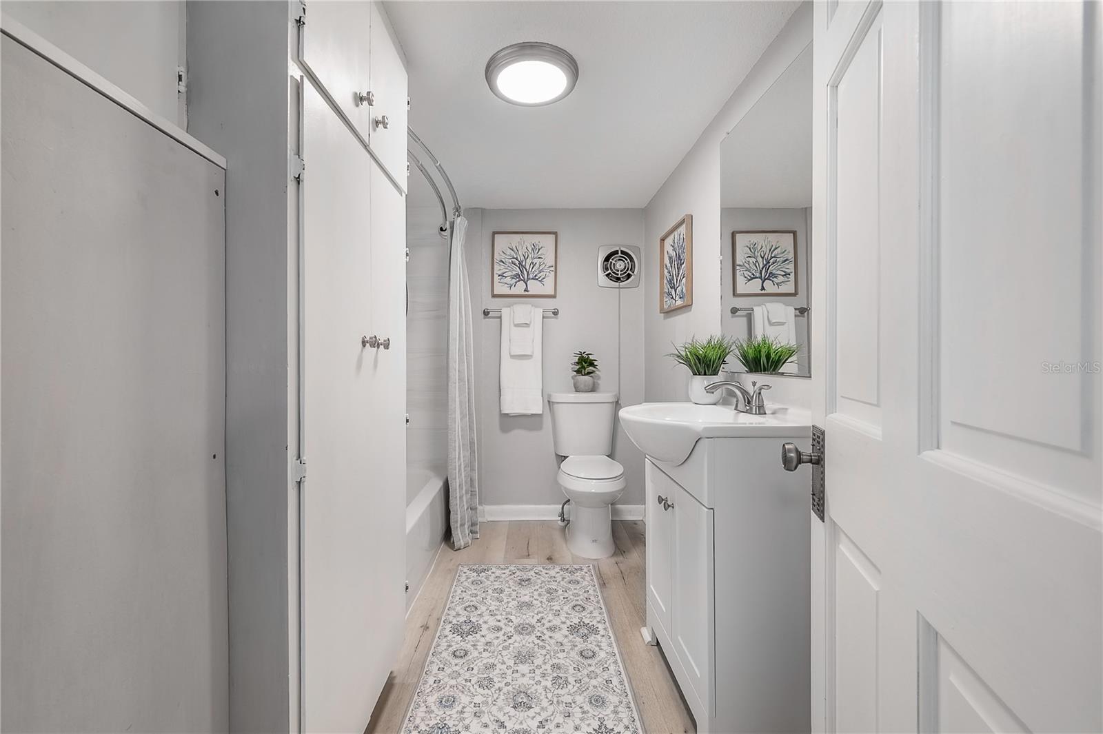 1404 E CAYUGA ST — photo 28