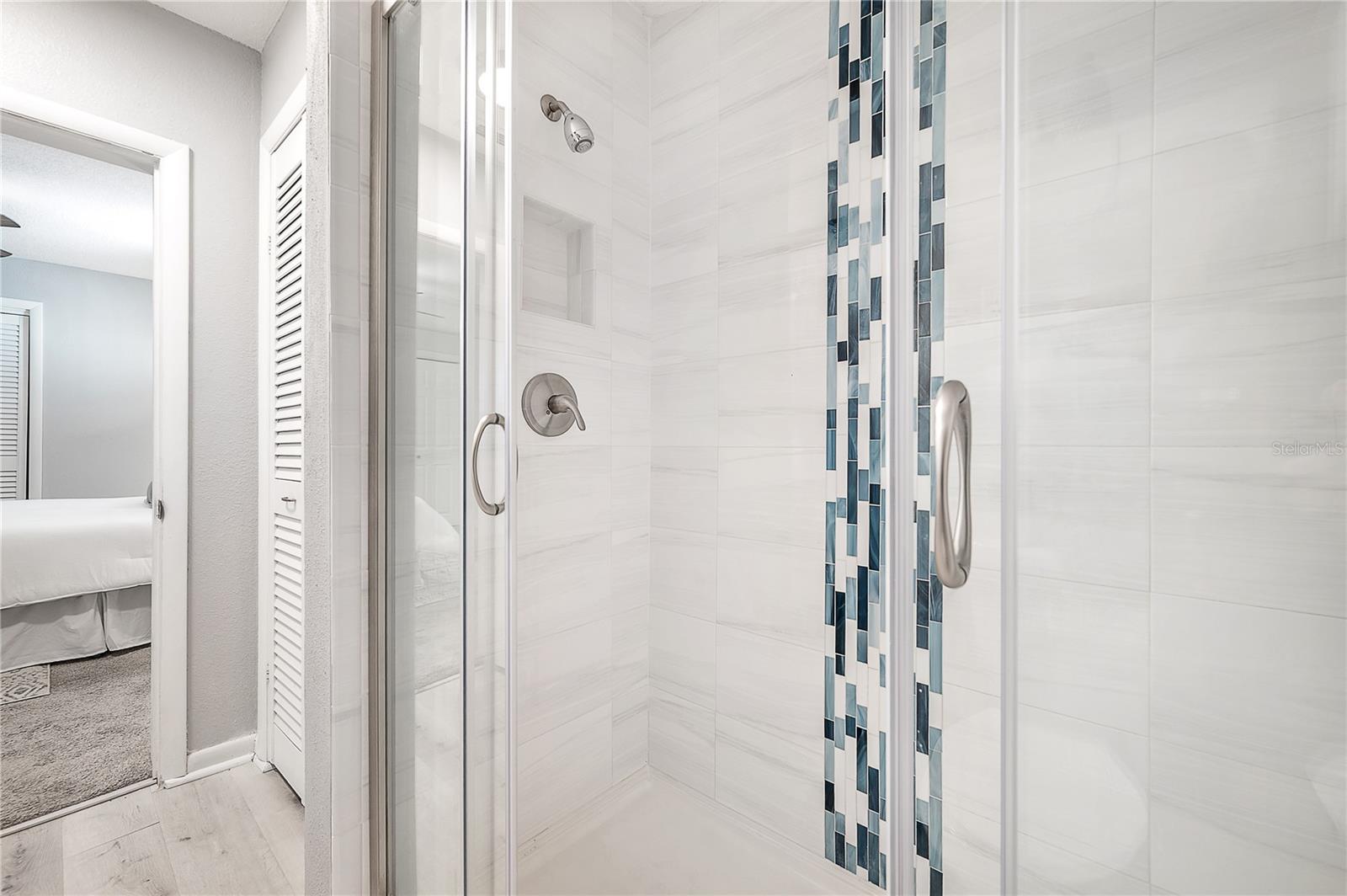 1404 E CAYUGA ST — photo 35