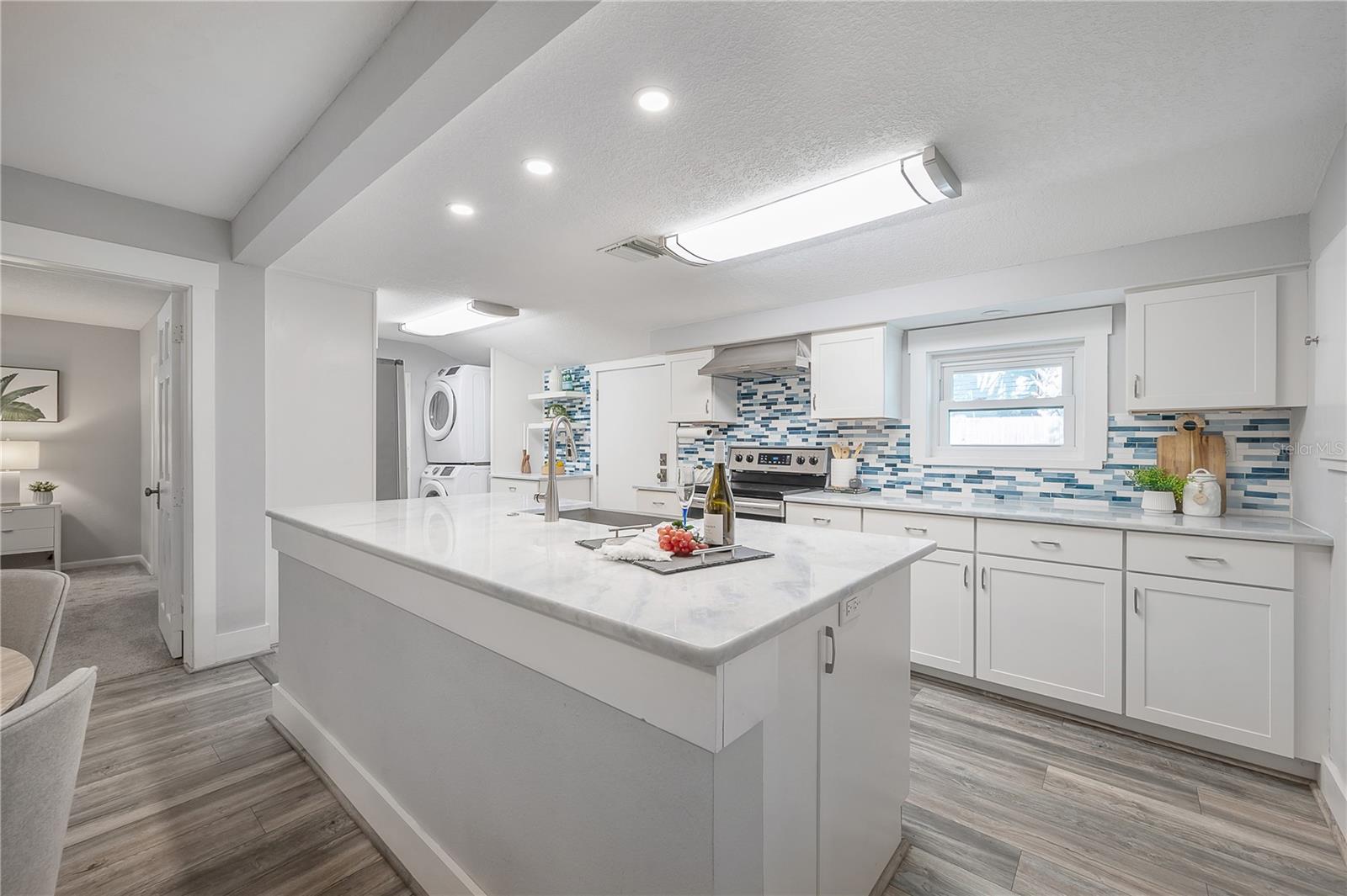 1404 E CAYUGA ST — photo 21