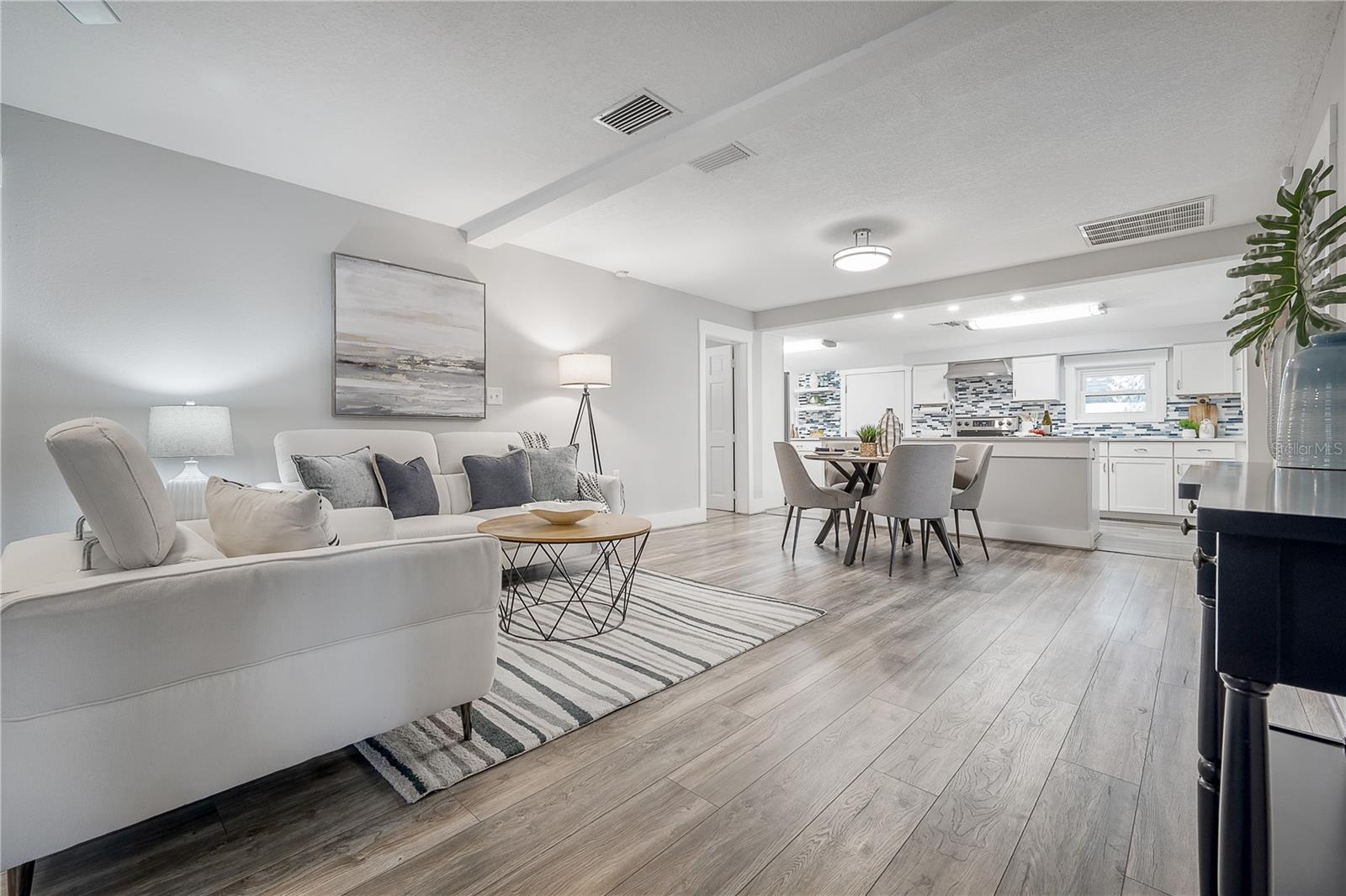 1404 E CAYUGA ST — photo 15