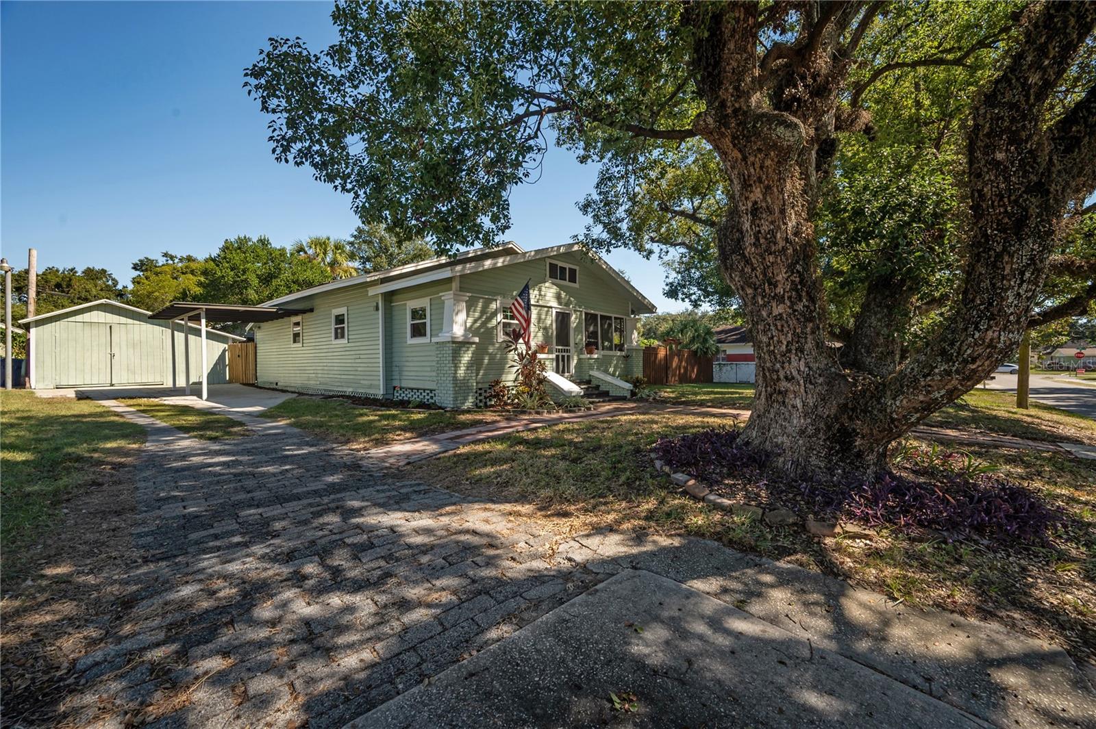 1404 E CAYUGA ST — photo 3