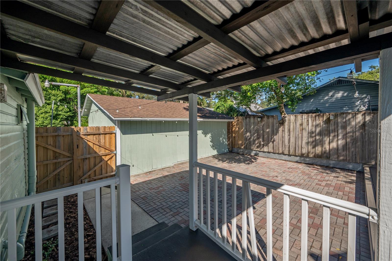 1404 E CAYUGA ST — photo 37