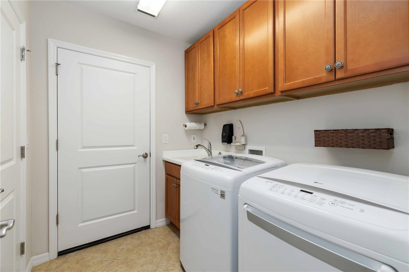 1264 RIVERSCAPE ST #B — photo 40