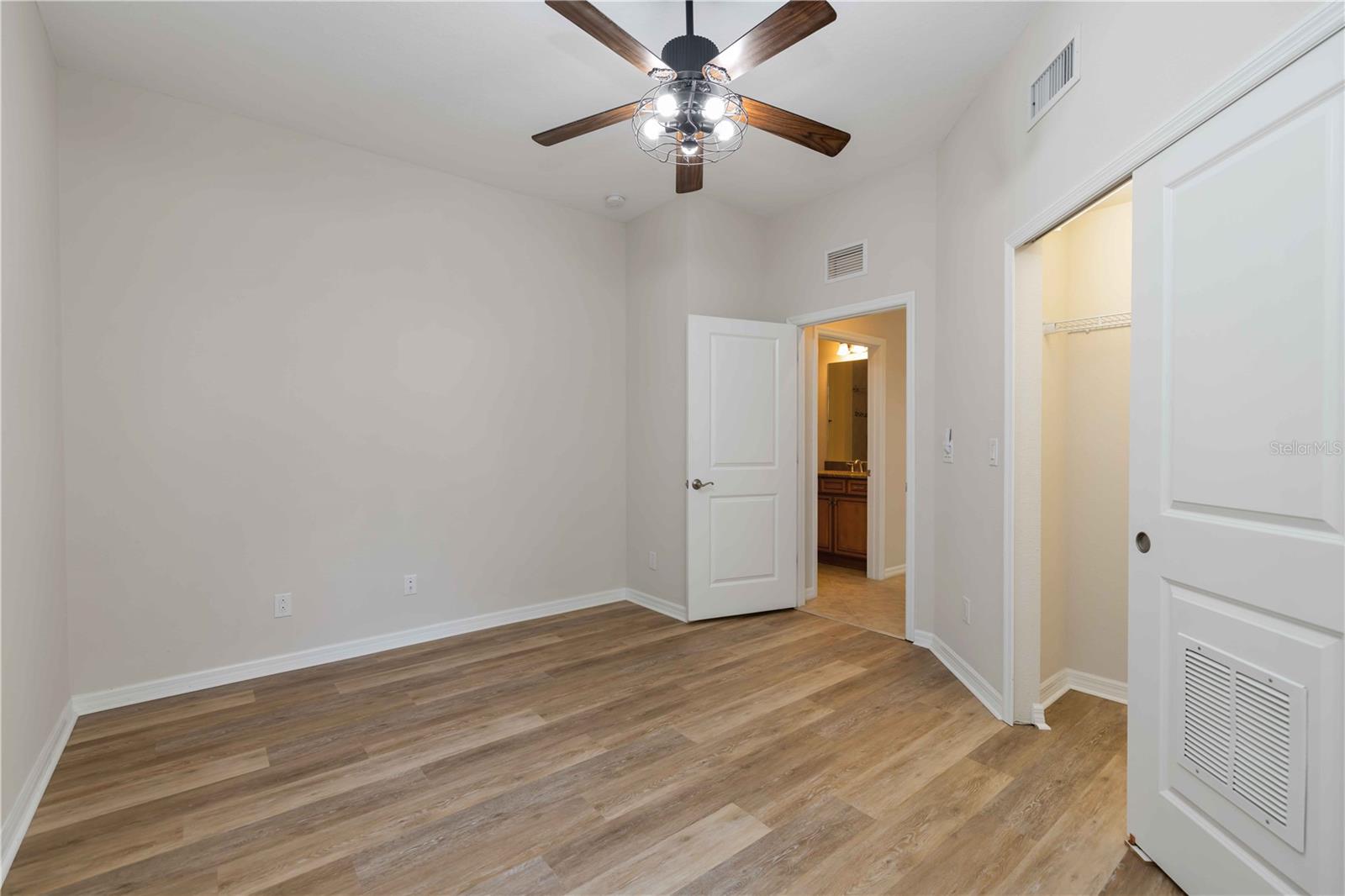 1264 RIVERSCAPE ST #B — photo 36
