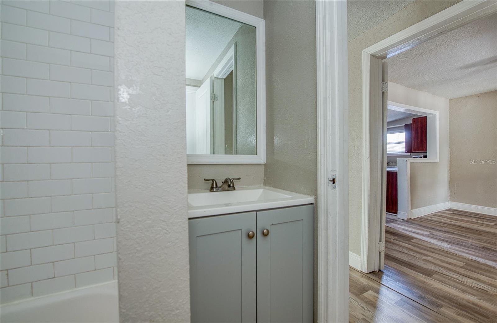 1516 E WATERS AVE — photo 17