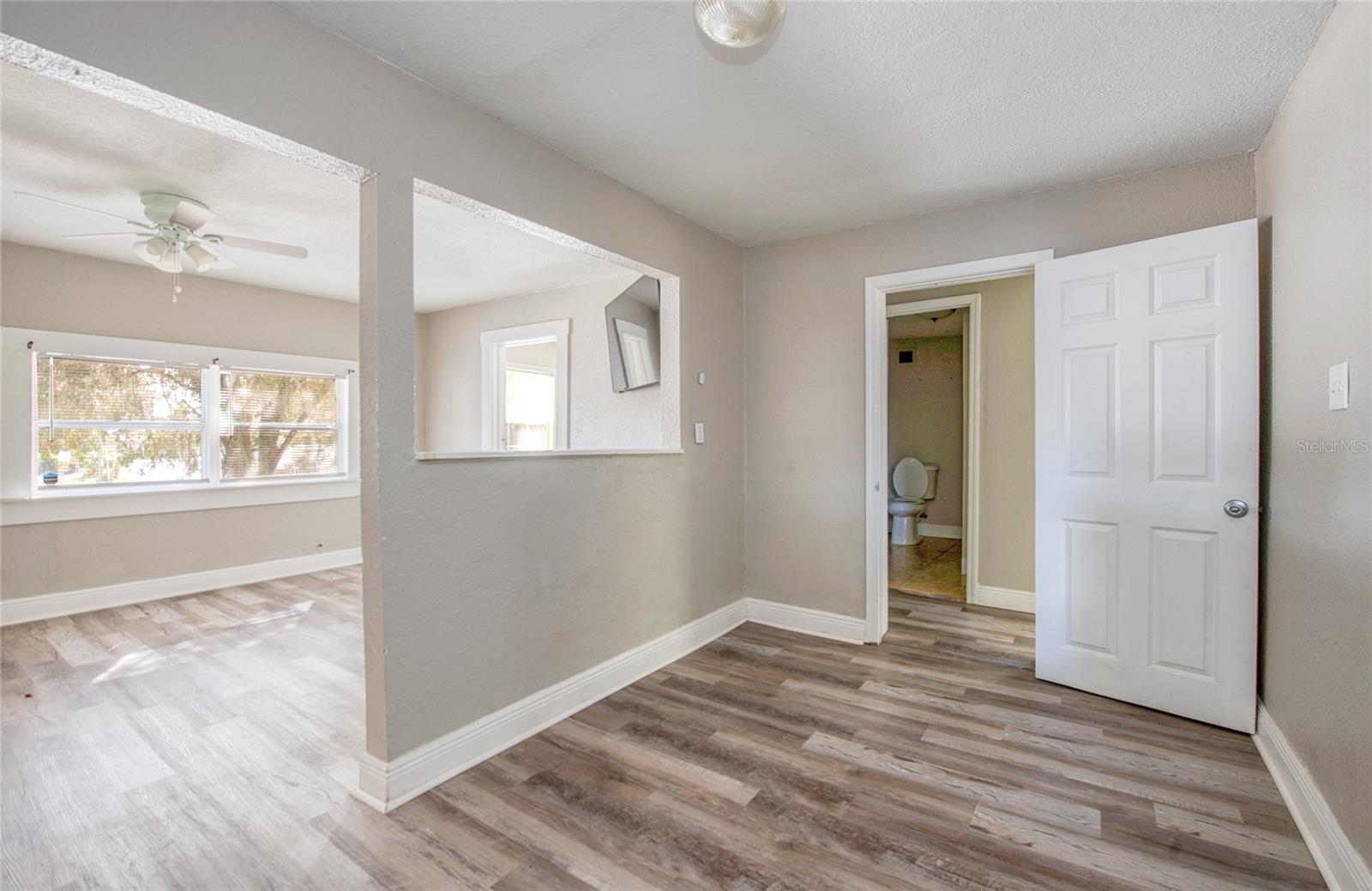 1516 E WATERS AVE — photo 9