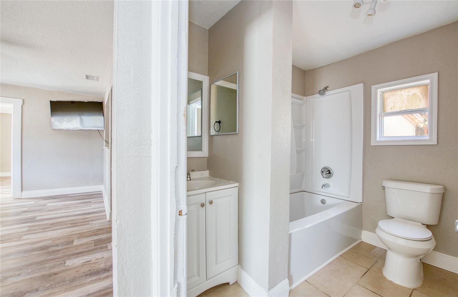 1516 E WATERS AVE — photo 16