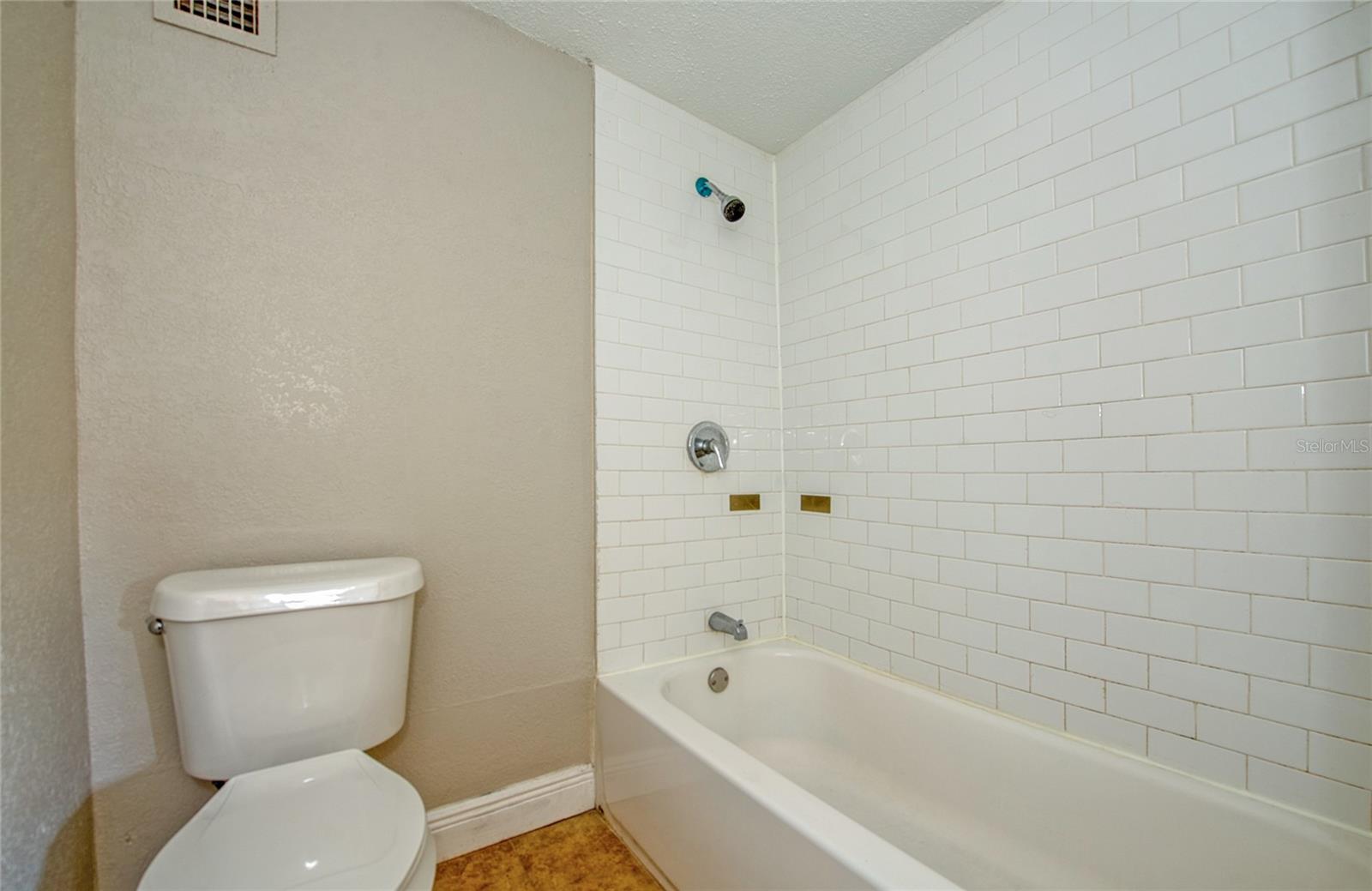 1516 E WATERS AVE — photo 18