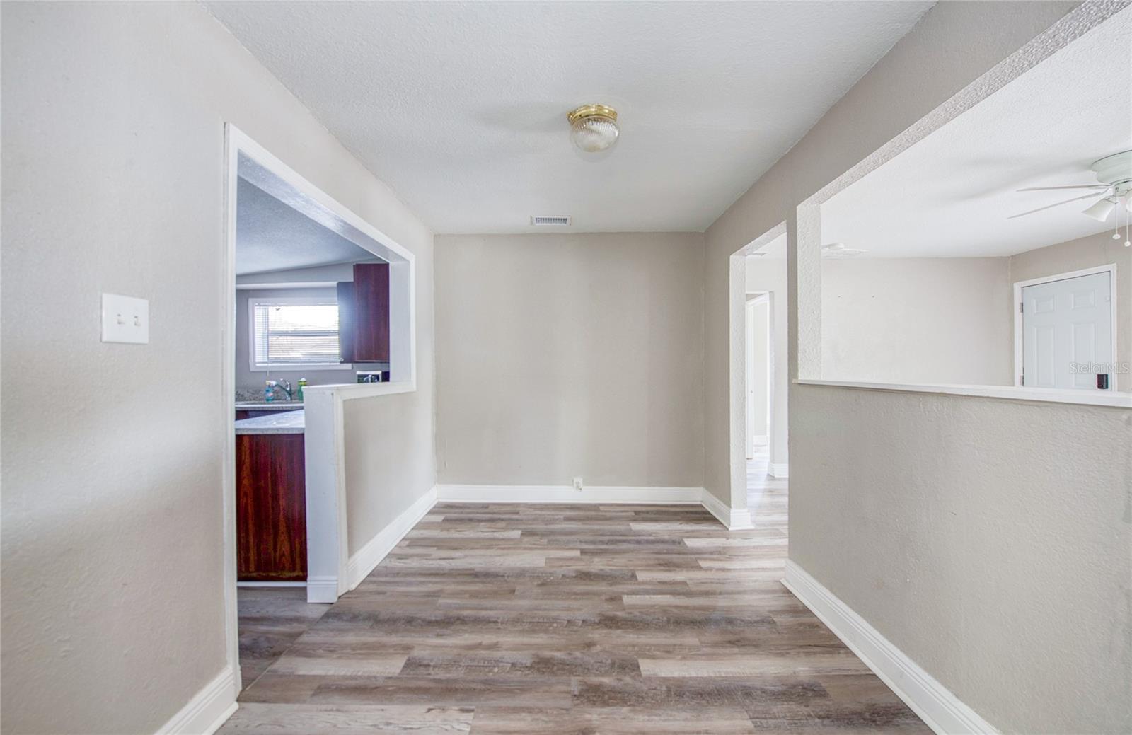 1516 E WATERS AVE — photo 7