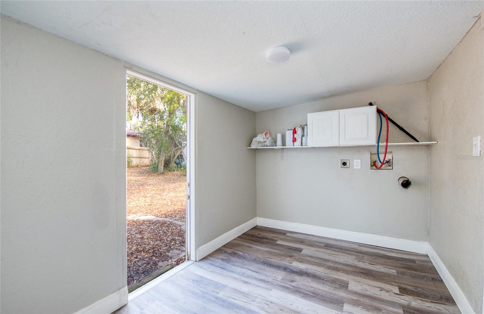 1516 E WATERS AVE — photo 19