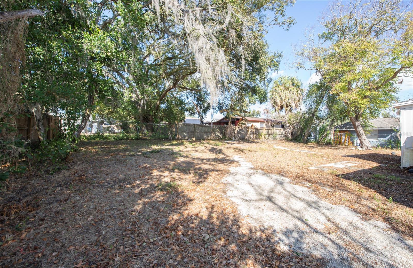 1516 E WATERS AVE — photo 25