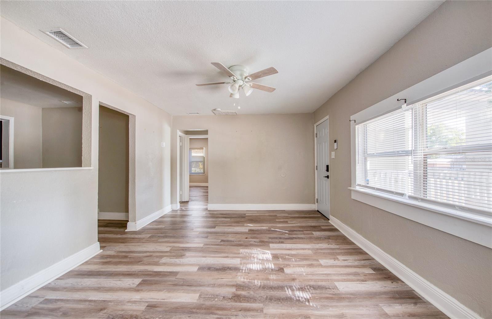1516 E WATERS AVE — photo 5