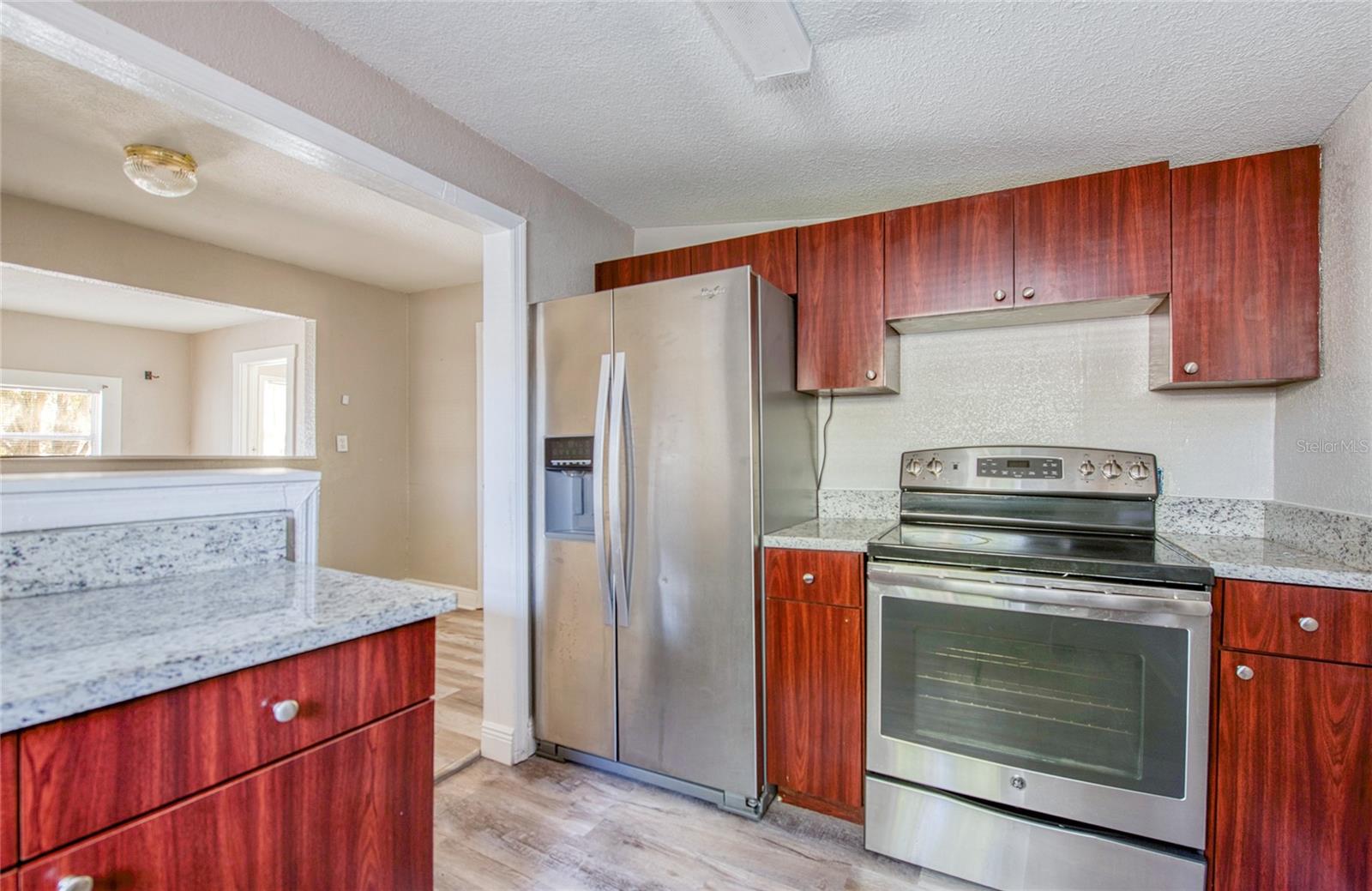 1516 E WATERS AVE — photo 10