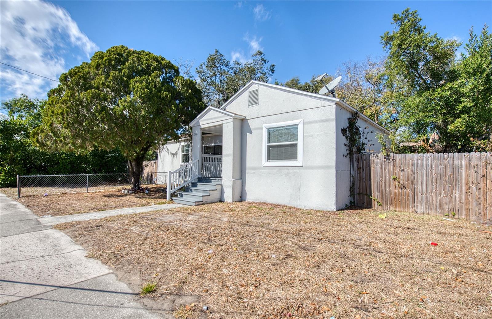 1516 E WATERS AVE — photo 2