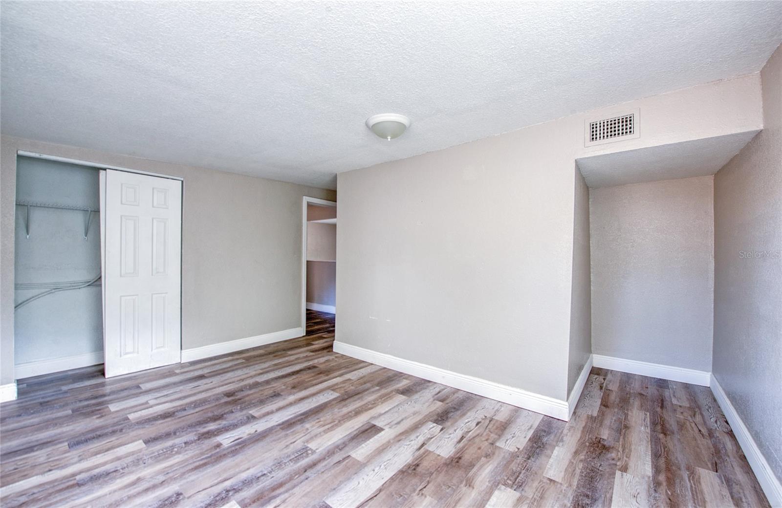 1516 E WATERS AVE — photo 14