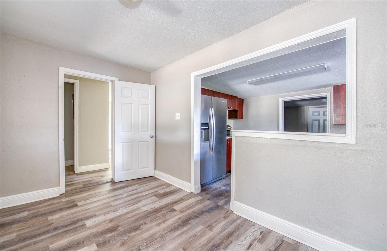 1516 E WATERS AVE — photo 6