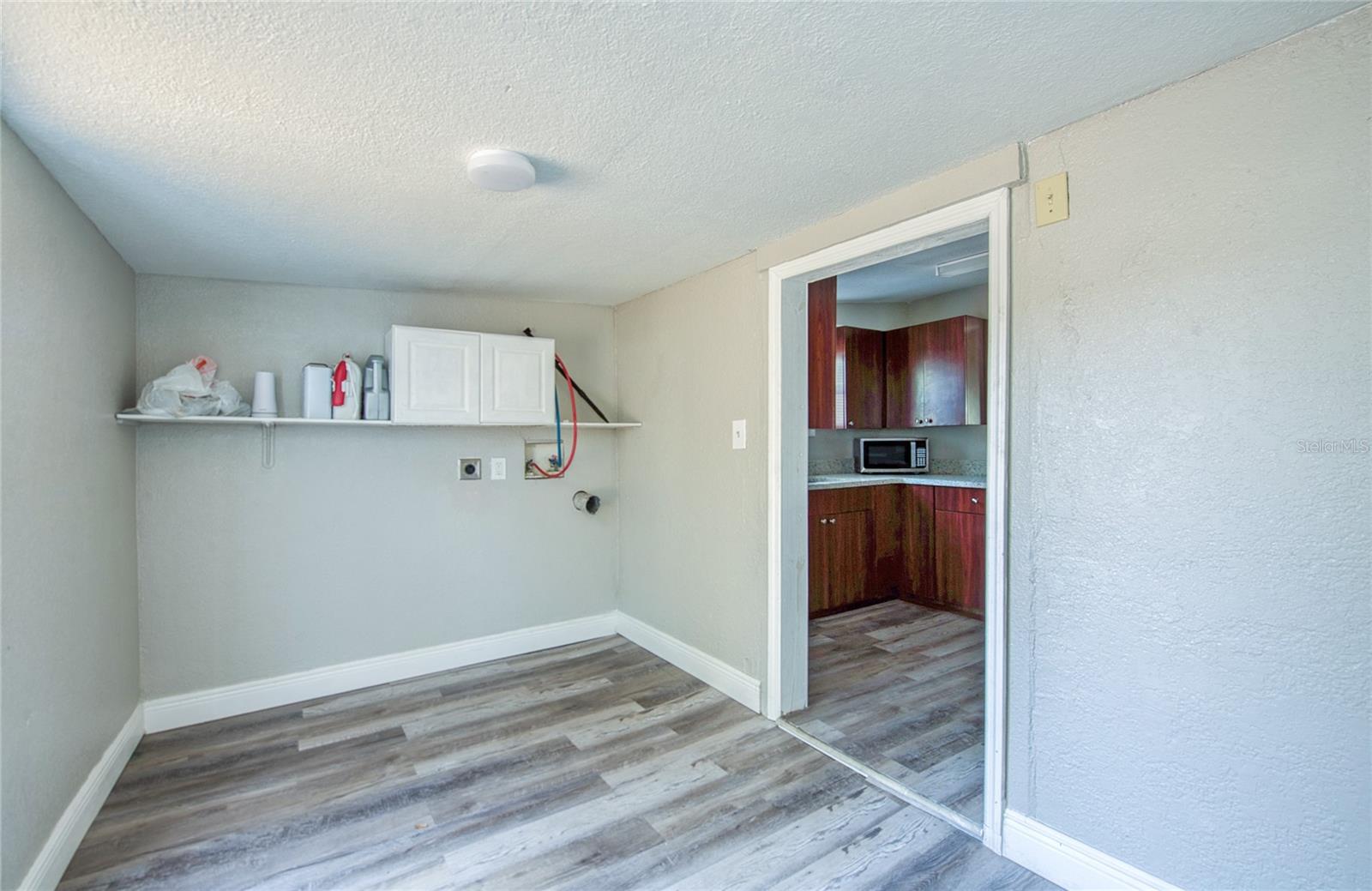 1516 E WATERS AVE — photo 20
