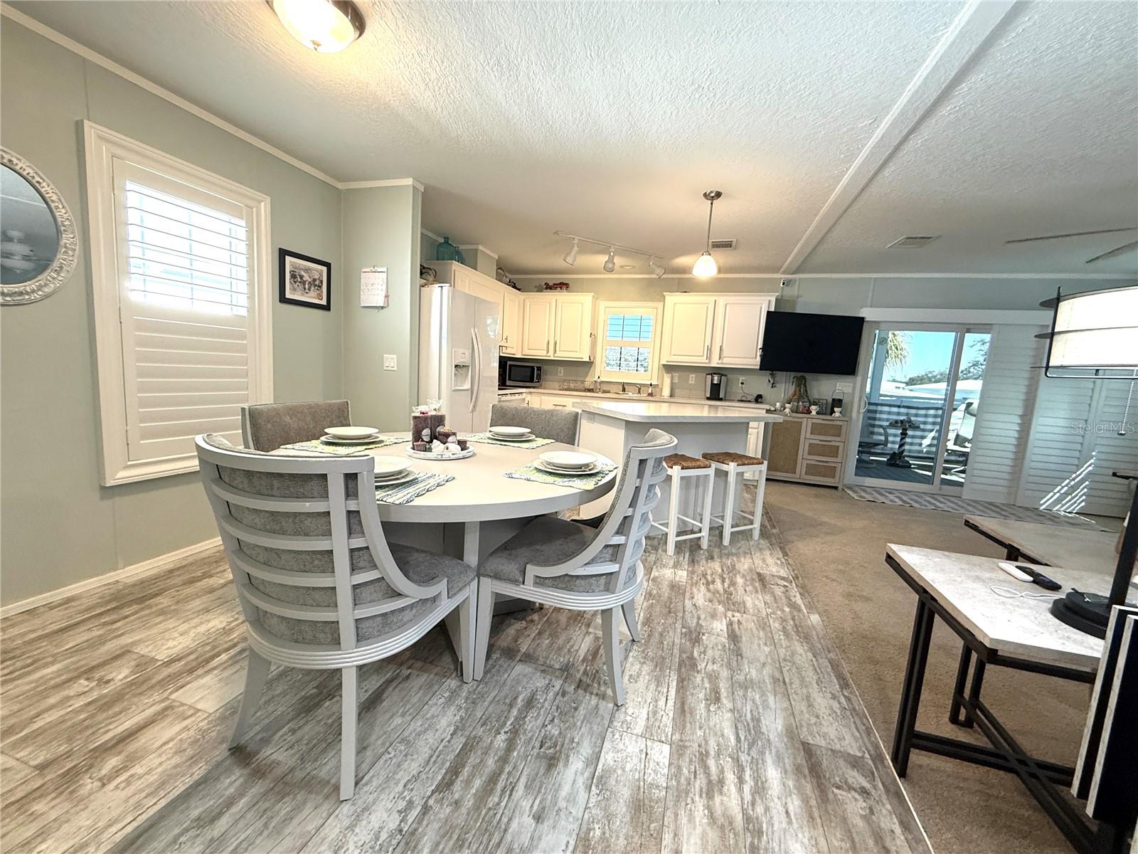 124 E SAINT ANNES CIR — photo 4