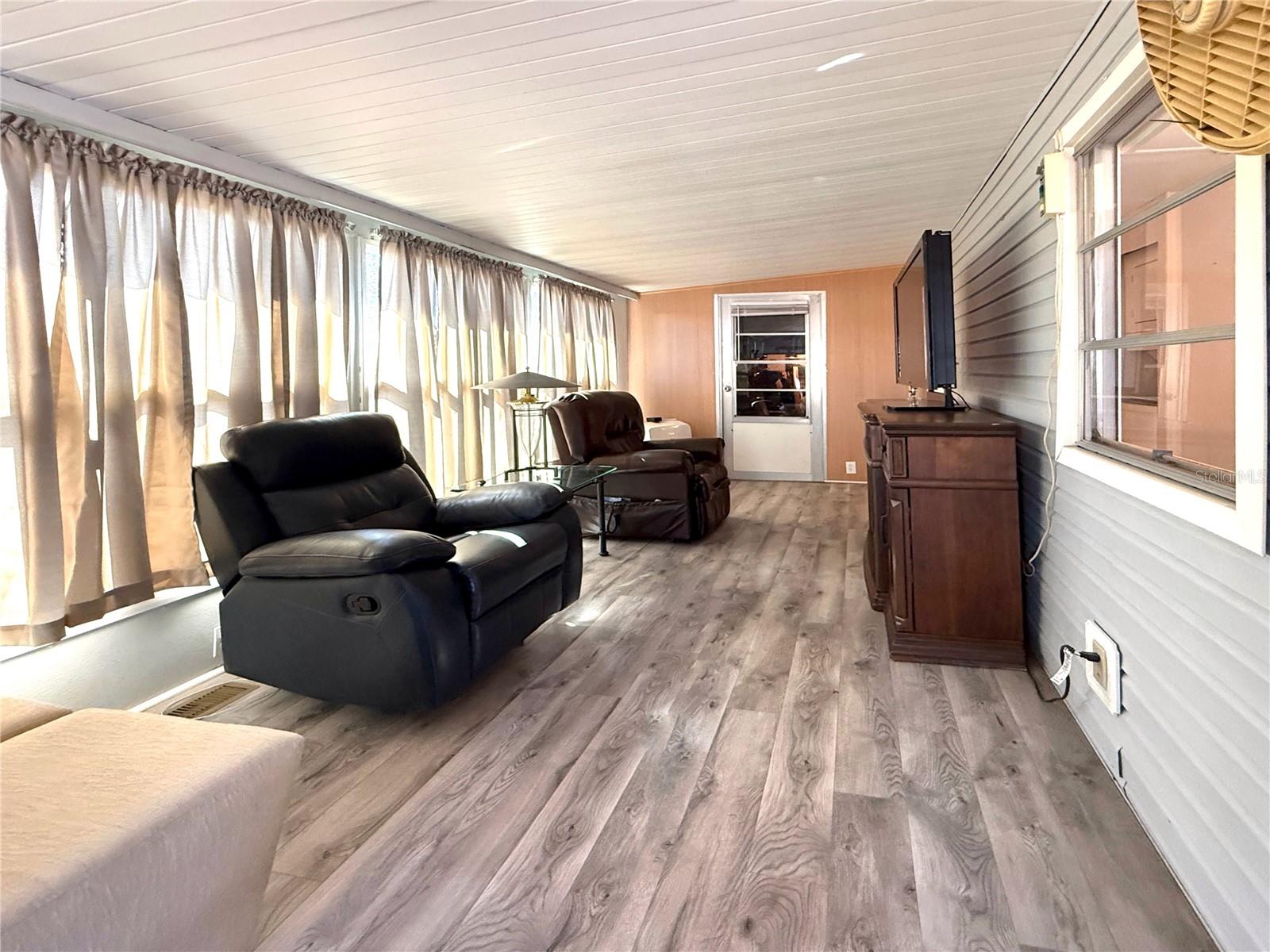 308 S PORT ROYAL LN — photo 3