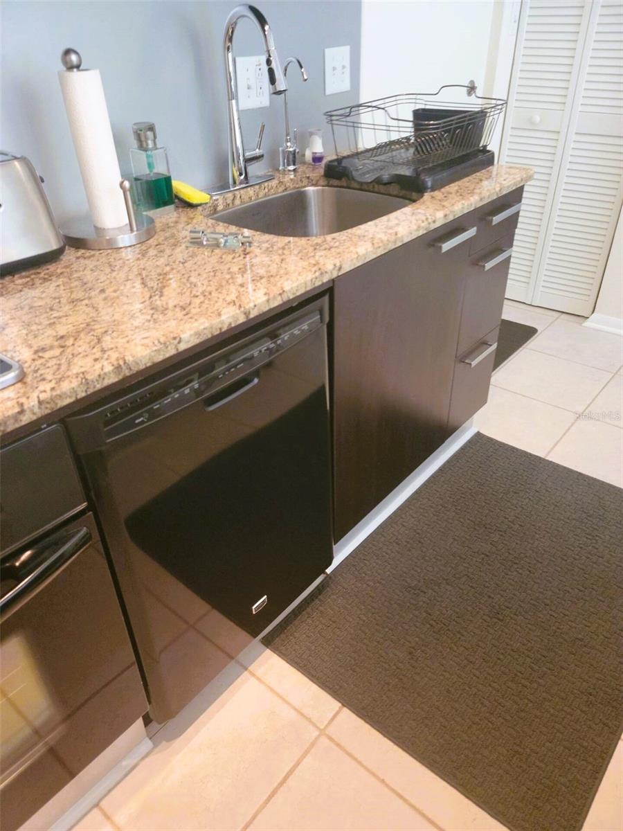 701 S MADISON AVE #106 — photo 5