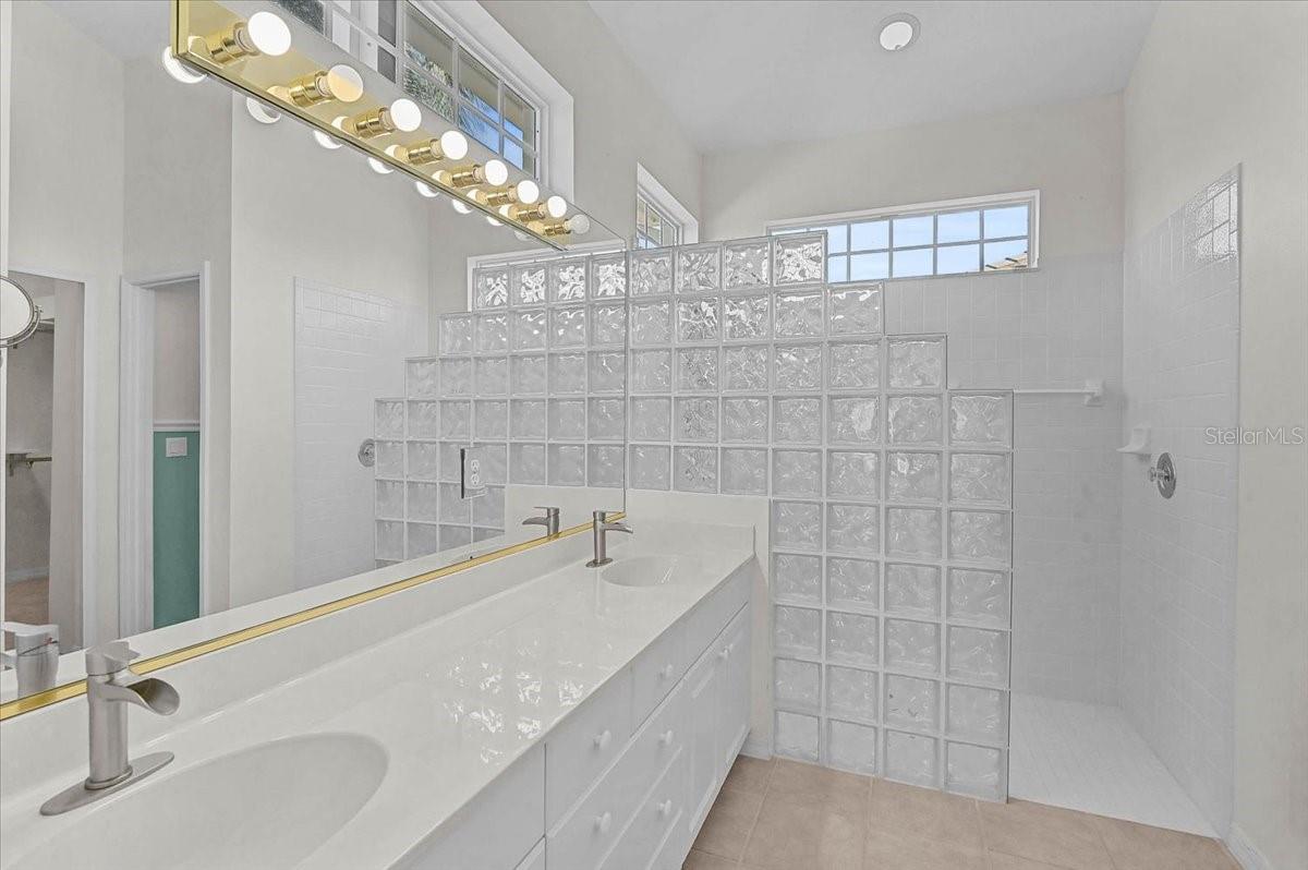 4031 CADDIE DR E — photo 16