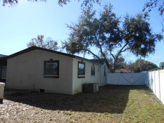 8421 N ORANGEVIEW AVE — photo 33