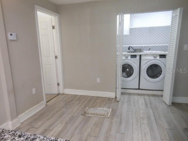 8421 N ORANGEVIEW AVE — photo 21