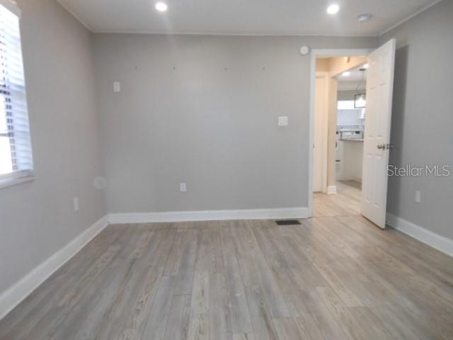 8421 N ORANGEVIEW AVE — photo 24