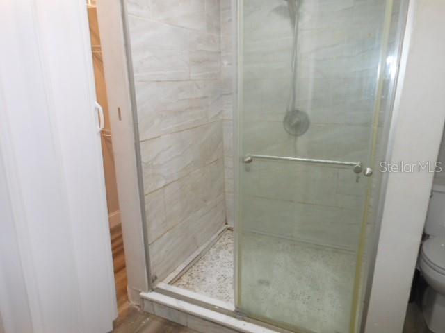 8421 N ORANGEVIEW AVE — photo 25