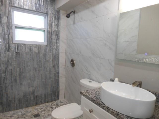8421 N ORANGEVIEW AVE — photo 29