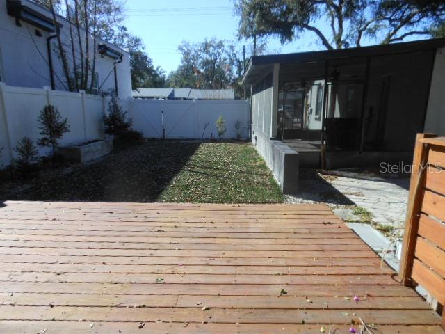 8421 N ORANGEVIEW AVE — photo 7
