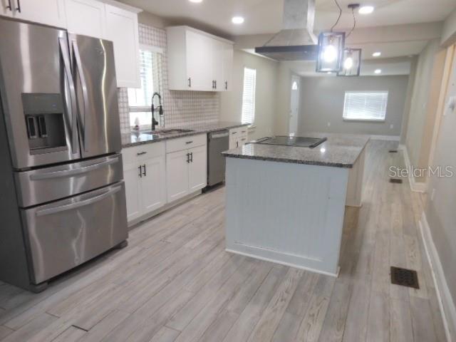 8421 N ORANGEVIEW AVE — photo 19