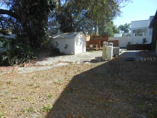 8421 N ORANGEVIEW AVE — photo 12