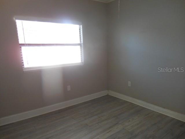 8421 N ORANGEVIEW AVE — photo 31