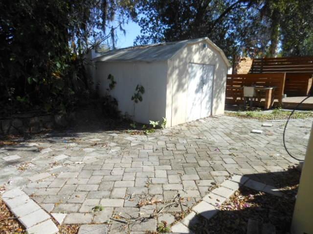 8421 N ORANGEVIEW AVE — photo 15