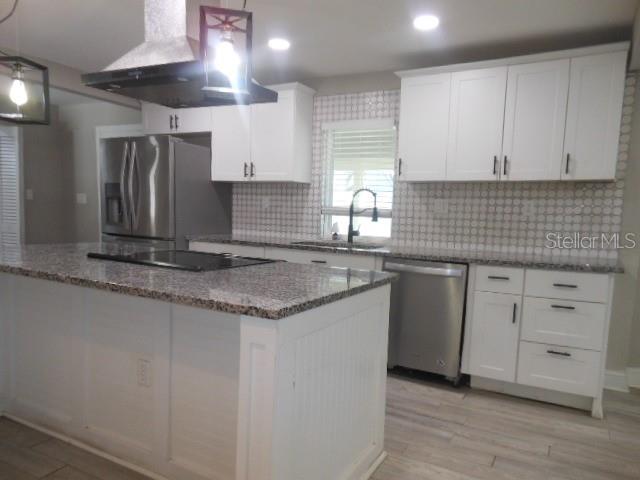 8421 N ORANGEVIEW AVE — photo 17