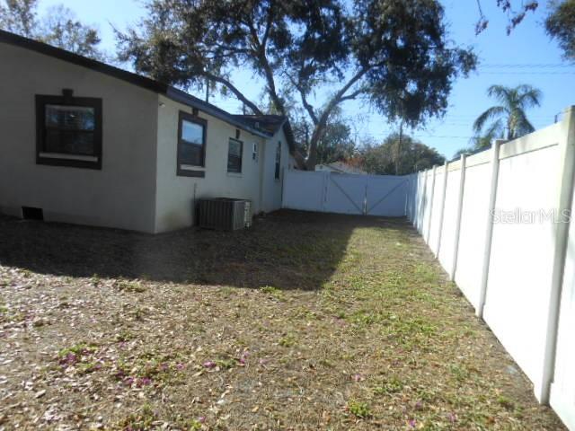 8421 N ORANGEVIEW AVE — photo 5
