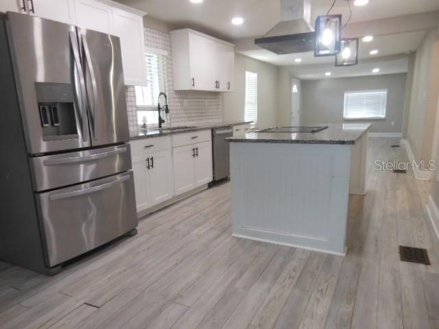 8421 N ORANGEVIEW AVE — photo 16