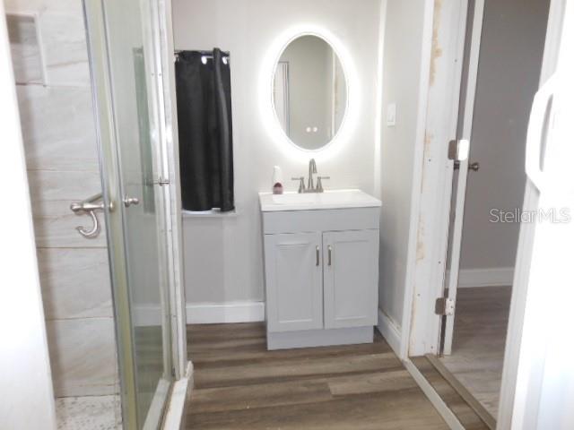 8421 N ORANGEVIEW AVE — photo 26