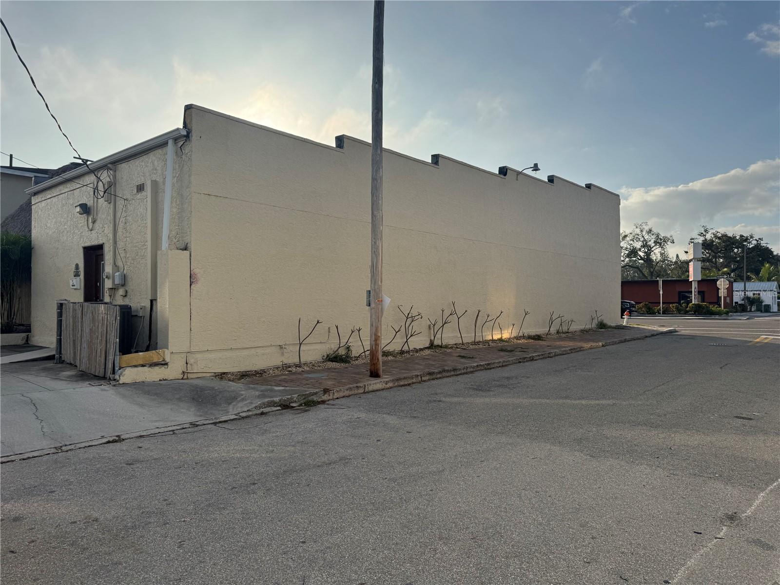 1001 MANATEE AVE E — photo 6