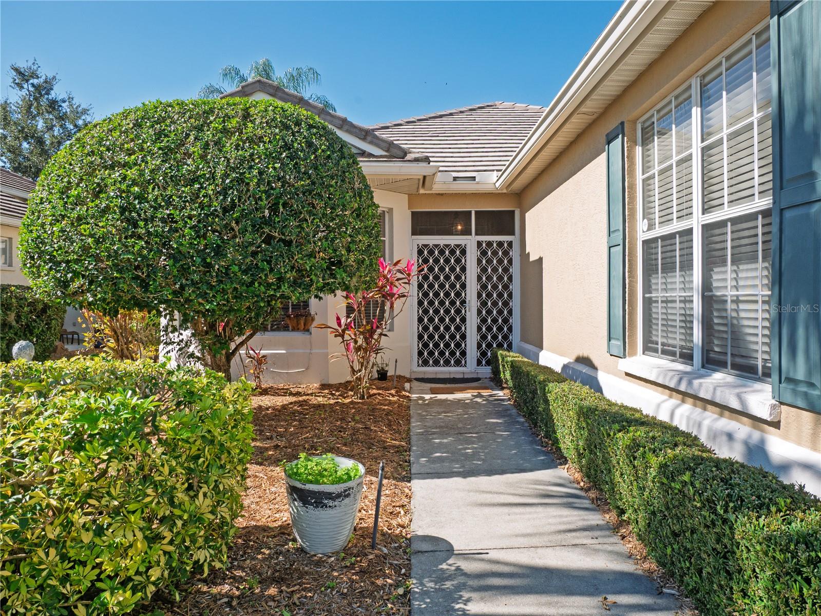 4054 CADDIE DR E — photo 2