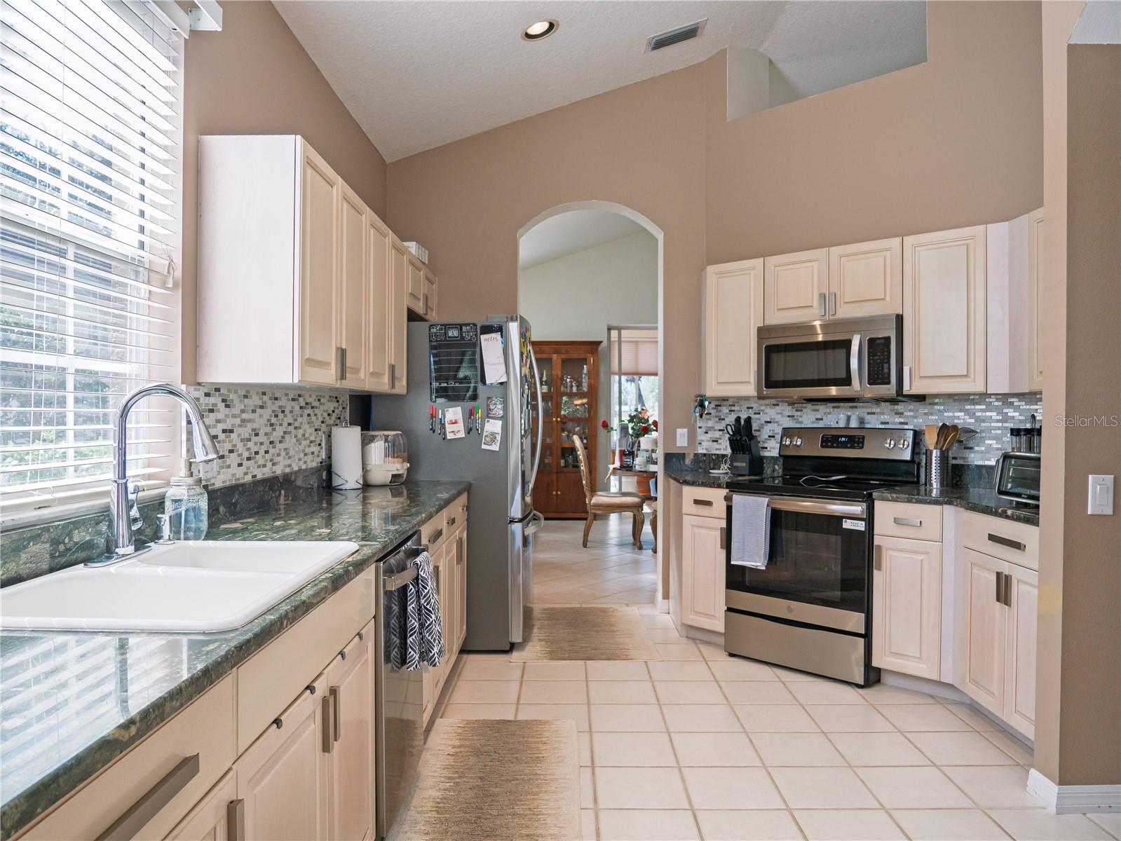 4054 CADDIE DR E — photo 15