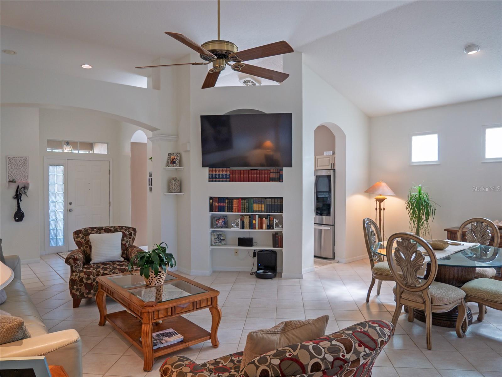 4054 CADDIE DR E — photo 3