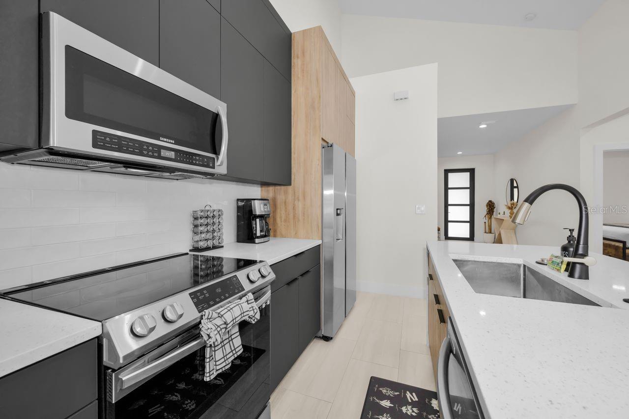 1590 S WASHINGTON AVE — photo 19
