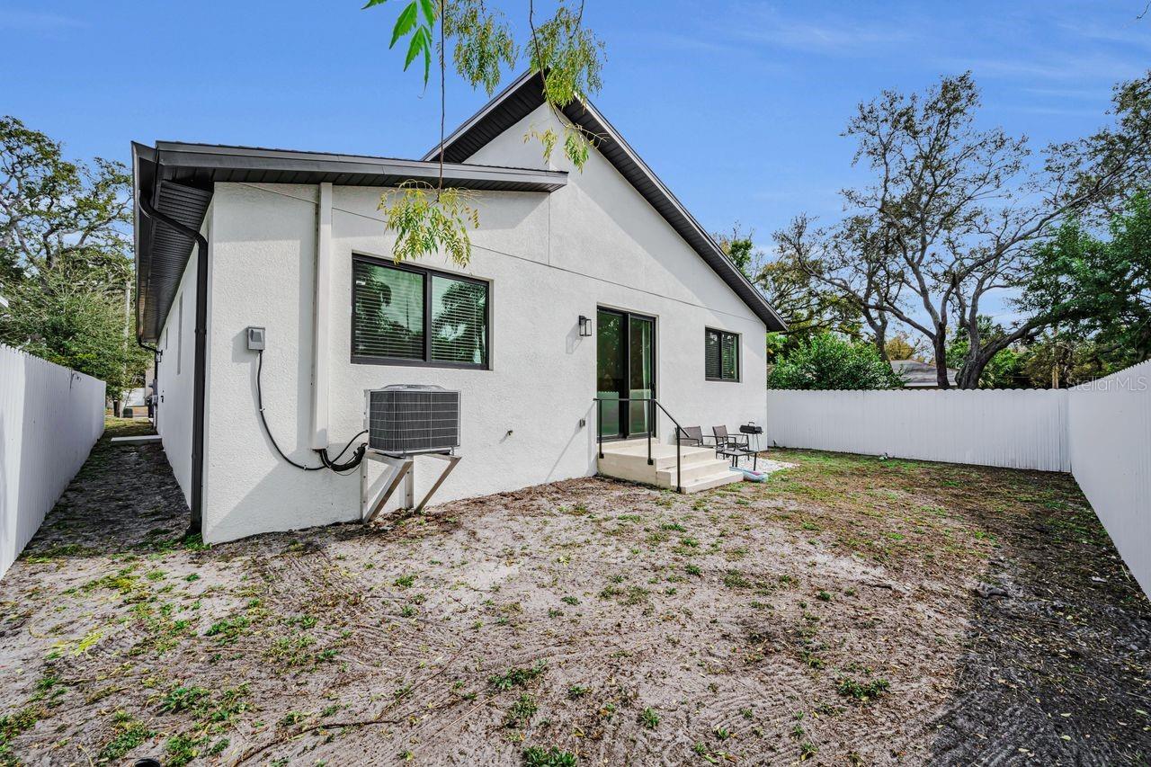 1590 S WASHINGTON AVE — photo 40