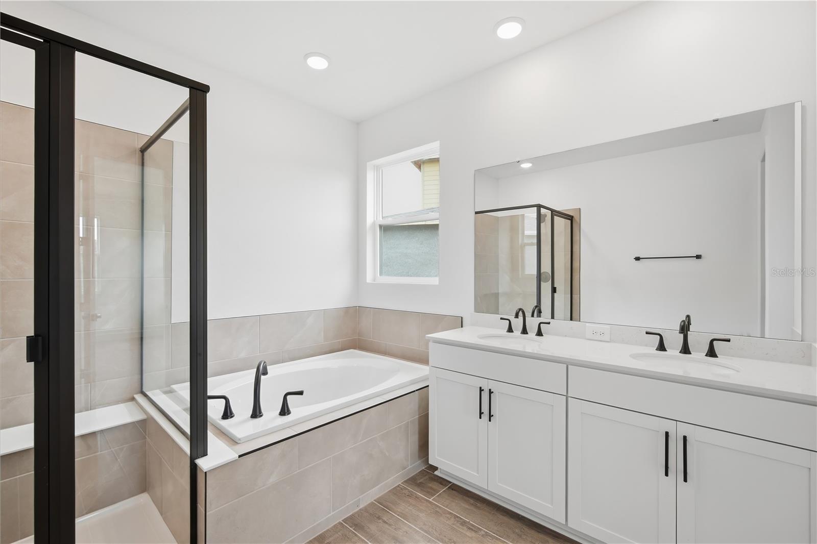 14518 BANKS CT — photo 31