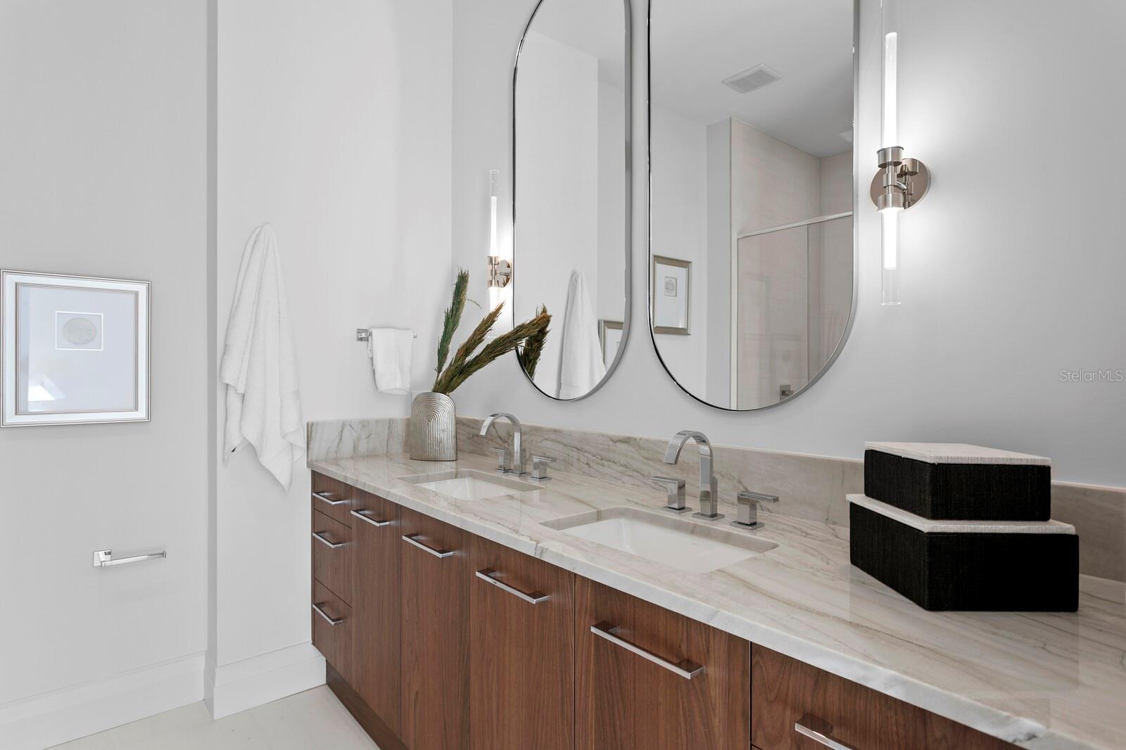 555 5TH AVE NE #PH1 — photo 32